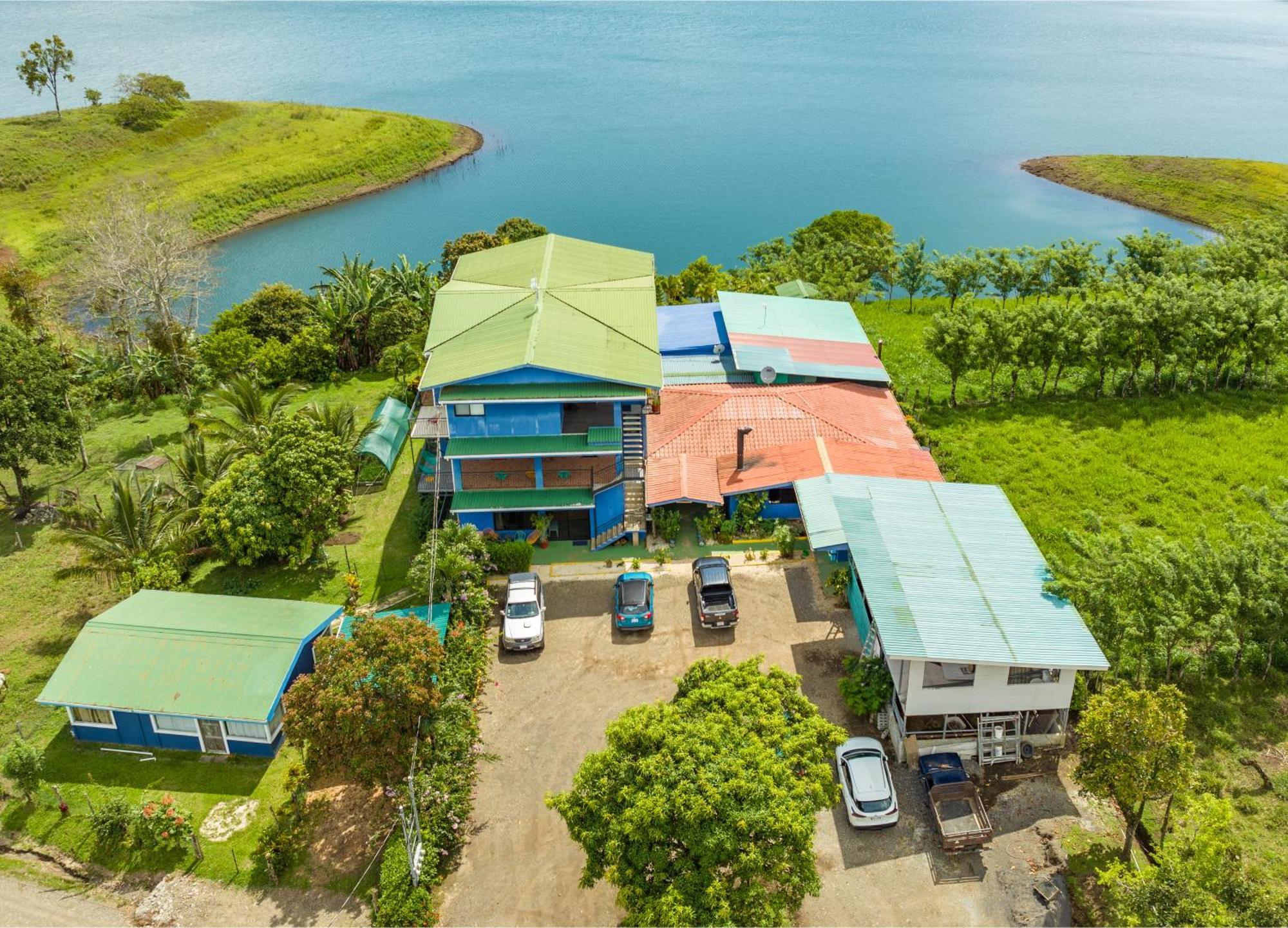 Tinajas Arenal Lakefront Lodge Nuevo Arenal Esterno foto