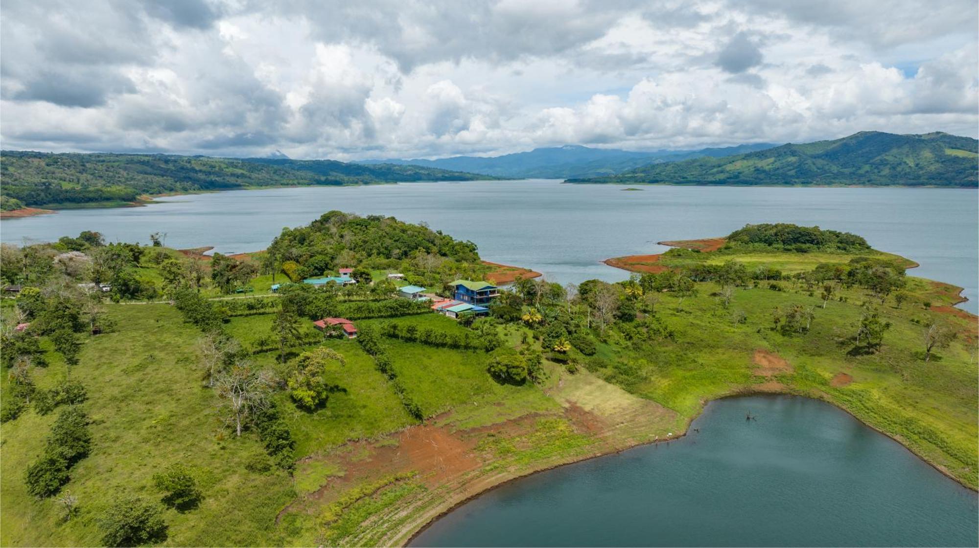 Tinajas Arenal Lakefront Lodge Nuevo Arenal Esterno foto